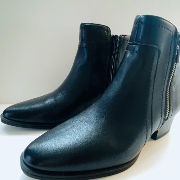 Aerosoles Double Cross Black Ankle Boots,  Sz 5 M, New without tags - Picture 1 of 10